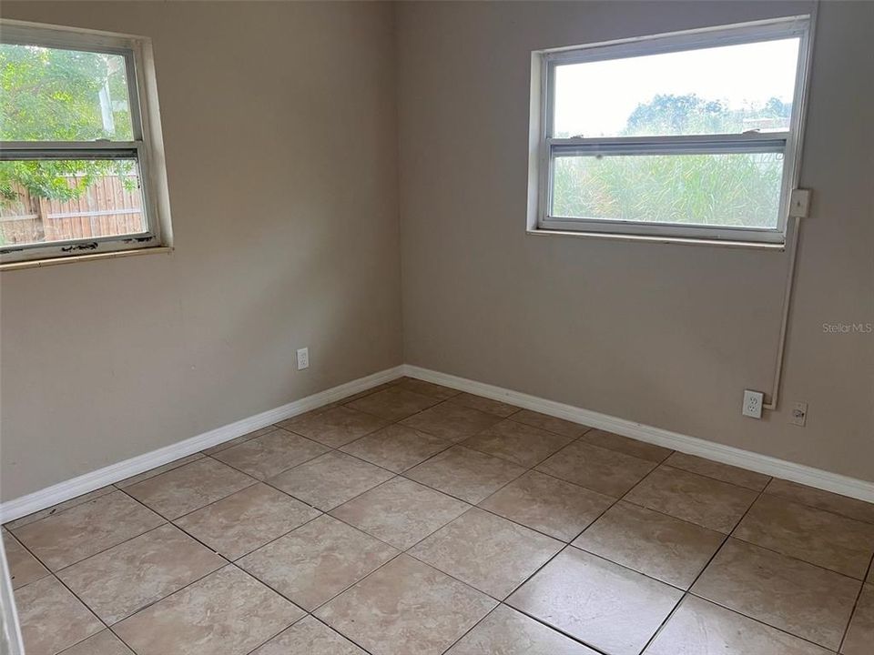 For Sale: $299,000 (4 beds, 2 baths, 1276 Square Feet)
