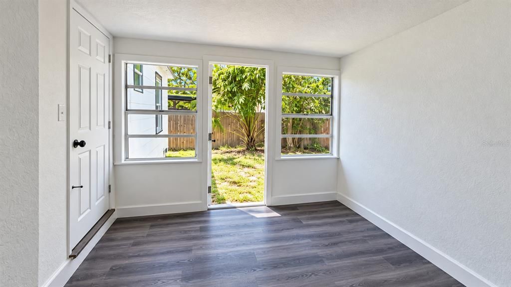 En Venta: $430,000 (5 camas, 2 baños, 1215 Pies cuadrados)