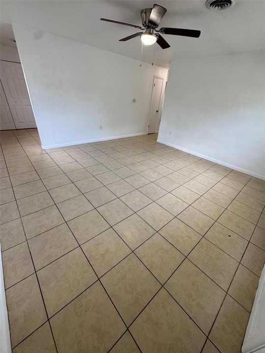 В аренду: $1,199 (2 спален, 1 ванн, 1028 Квадратных фут)