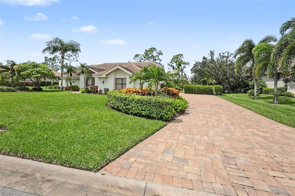 En Venta: $975,000 (3 camas, 3 baños, 2619 Pies cuadrados)