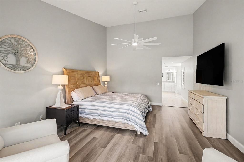 En Venta: $975,000 (3 camas, 3 baños, 2619 Pies cuadrados)