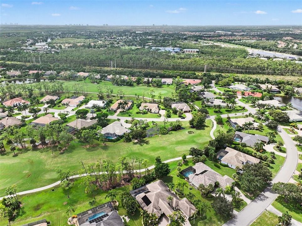 En Venta: $975,000 (3 camas, 3 baños, 2619 Pies cuadrados)