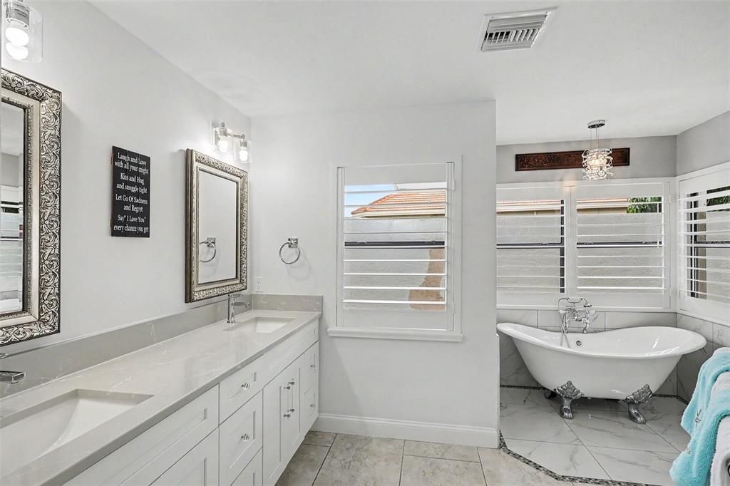 En Venta: $975,000 (3 camas, 3 baños, 2619 Pies cuadrados)