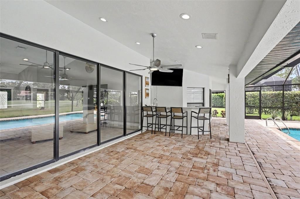 En Venta: $975,000 (3 camas, 3 baños, 2619 Pies cuadrados)