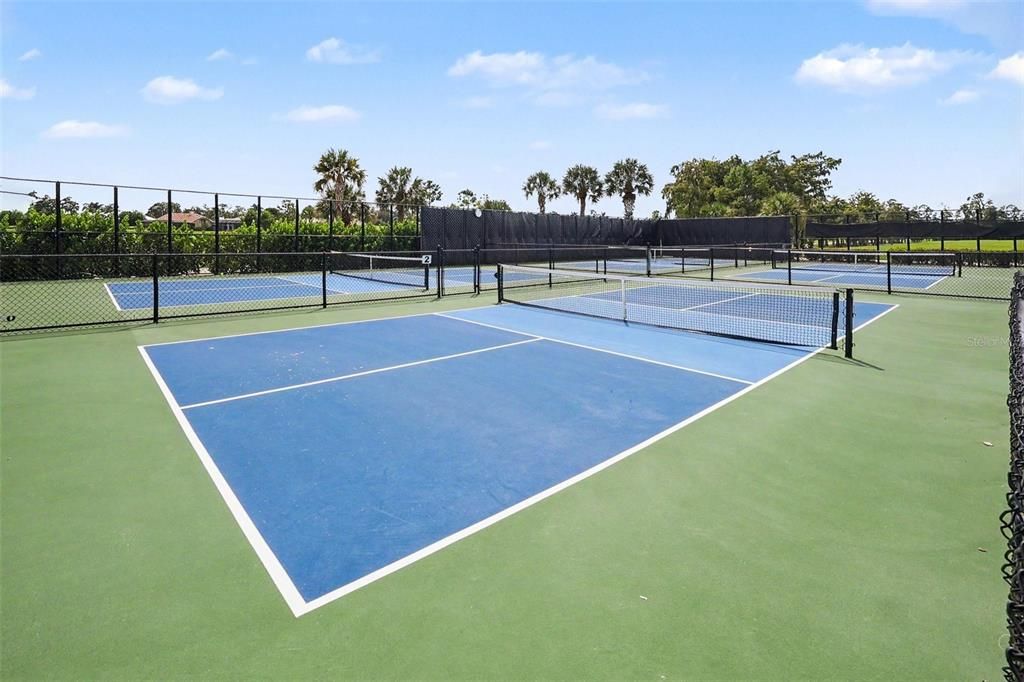En Venta: $975,000 (3 camas, 3 baños, 2619 Pies cuadrados)