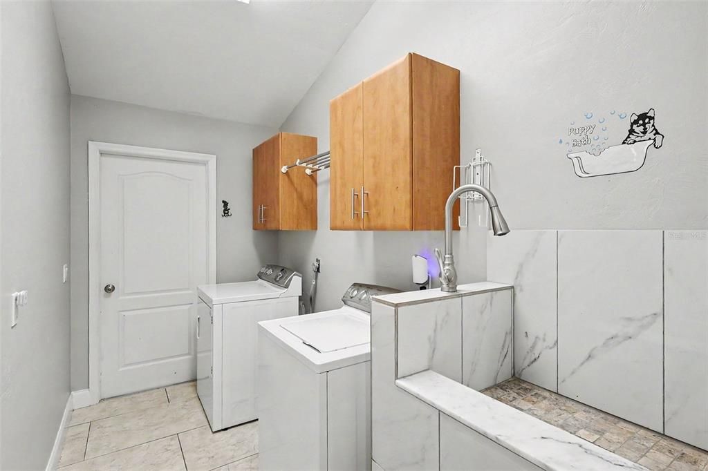 En Venta: $975,000 (3 camas, 3 baños, 2619 Pies cuadrados)