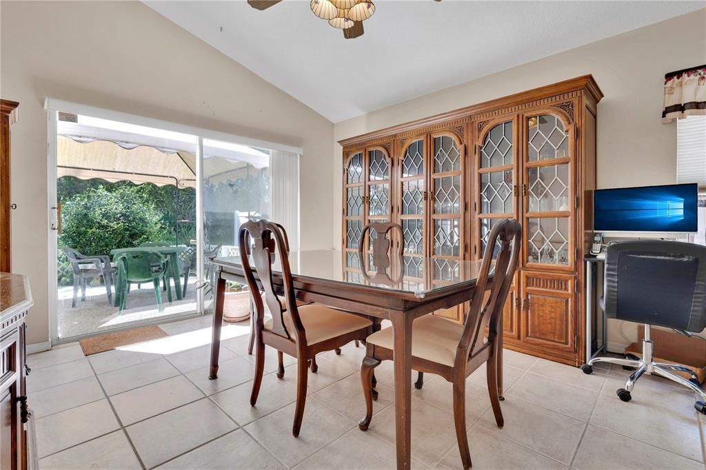 На продажу: $315,000 (3 спален, 2 ванн, 1918 Квадратных фут)