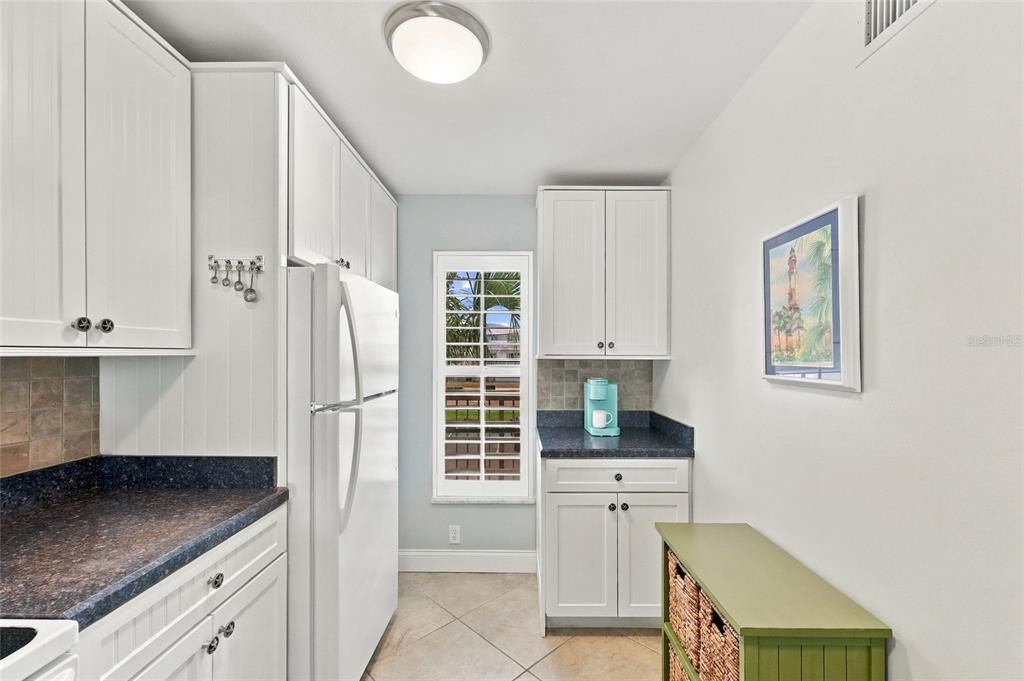 For Sale: $500,000 (2 beds, 2 baths, 912 Square Feet)