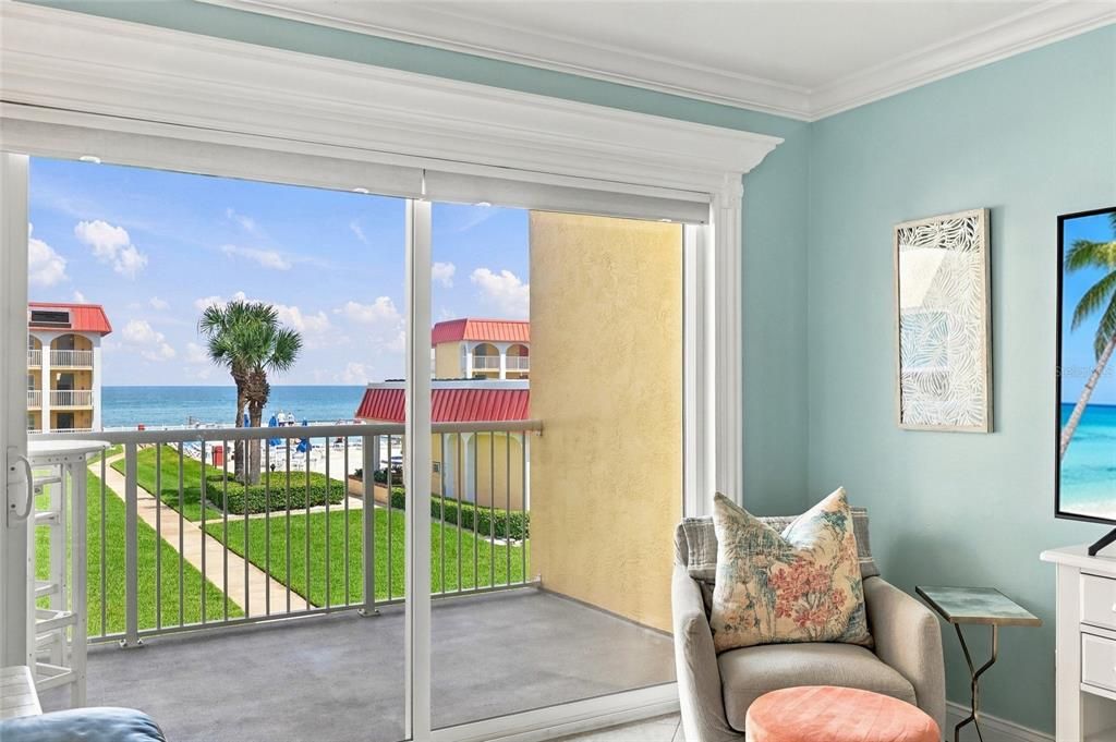 For Sale: $500,000 (2 beds, 2 baths, 912 Square Feet)