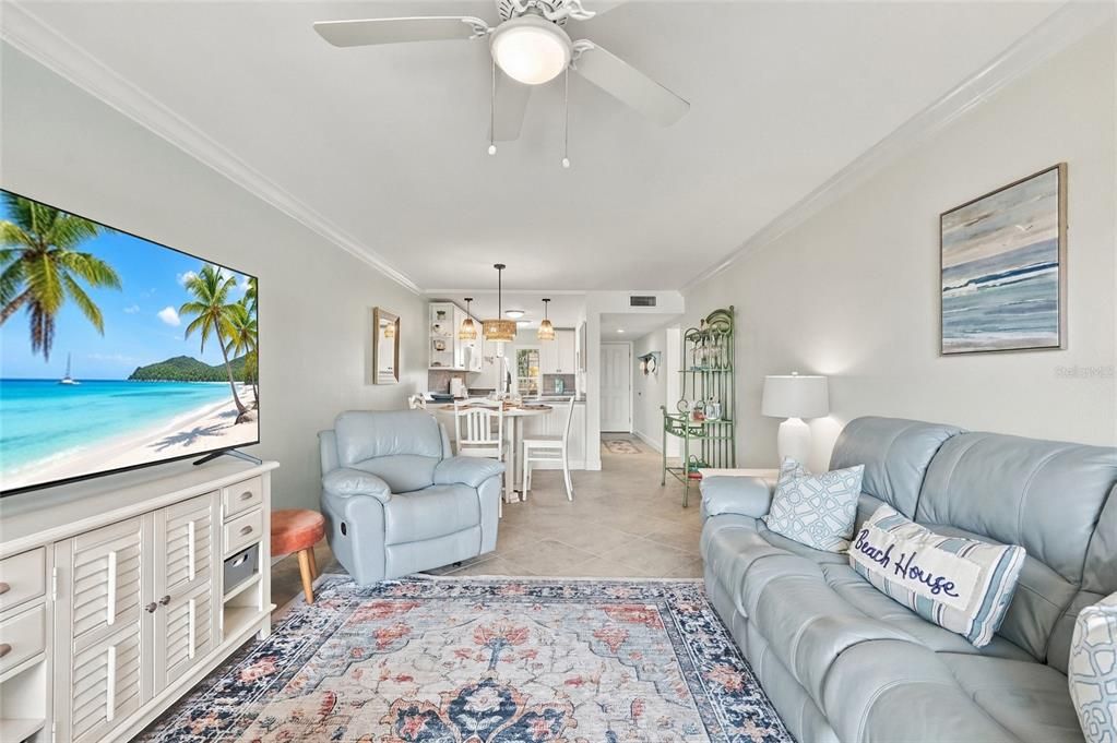 For Sale: $500,000 (2 beds, 2 baths, 912 Square Feet)
