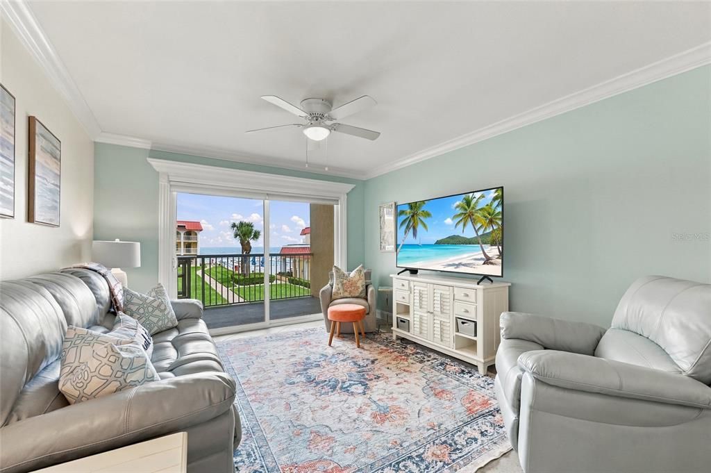 For Sale: $500,000 (2 beds, 2 baths, 912 Square Feet)