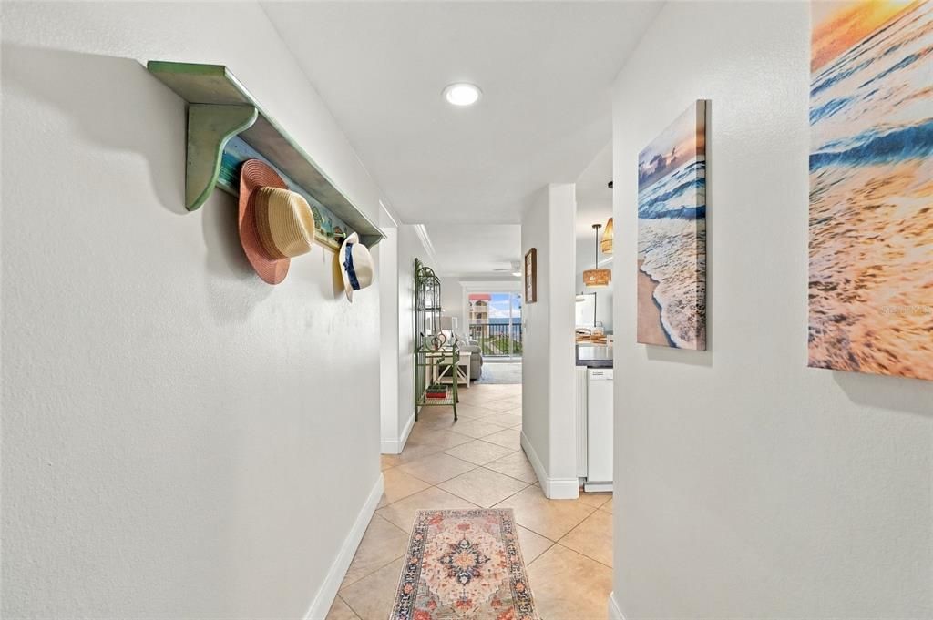 For Sale: $500,000 (2 beds, 2 baths, 912 Square Feet)