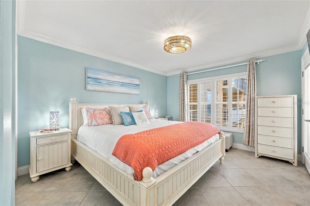 For Sale: $500,000 (2 beds, 2 baths, 912 Square Feet)