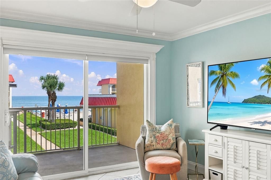 For Sale: $500,000 (2 beds, 2 baths, 912 Square Feet)