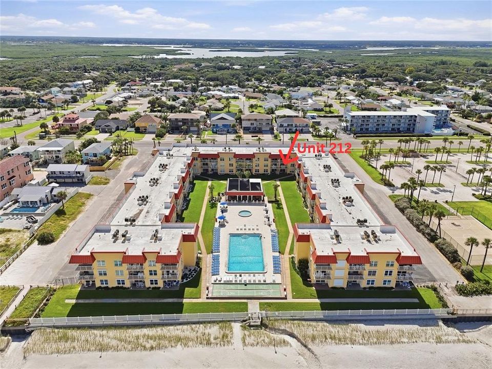 For Sale: $500,000 (2 beds, 2 baths, 912 Square Feet)
