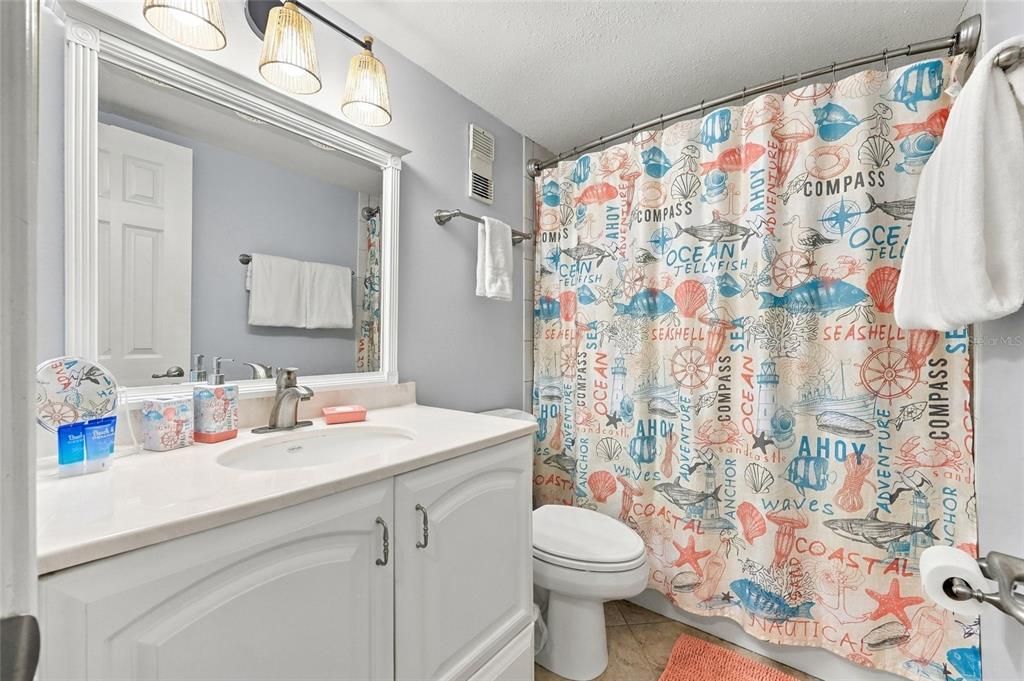 For Sale: $500,000 (2 beds, 2 baths, 912 Square Feet)