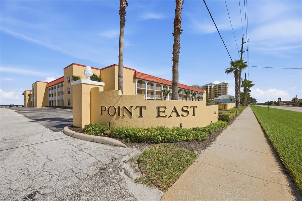 For Sale: $500,000 (2 beds, 2 baths, 912 Square Feet)