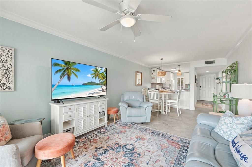 For Sale: $500,000 (2 beds, 2 baths, 912 Square Feet)