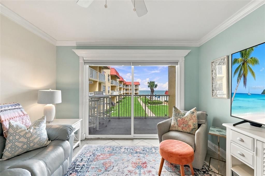 For Sale: $500,000 (2 beds, 2 baths, 912 Square Feet)