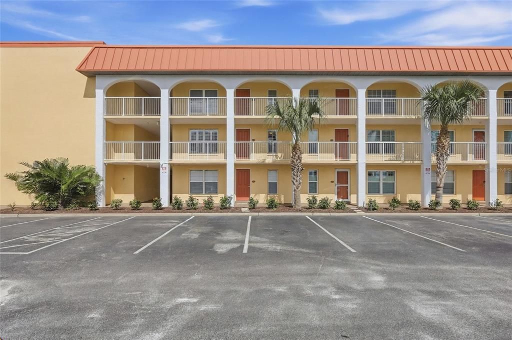 For Sale: $500,000 (2 beds, 2 baths, 912 Square Feet)