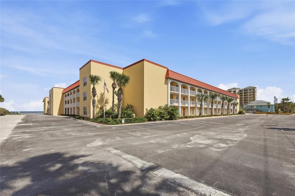 For Sale: $500,000 (2 beds, 2 baths, 912 Square Feet)