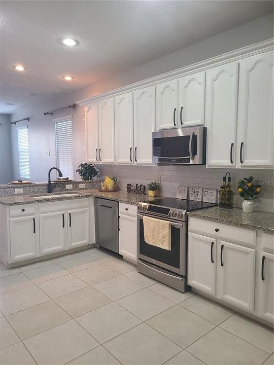 For Rent: $2,900 (3 beds, 2 baths, 2673 Square Feet)