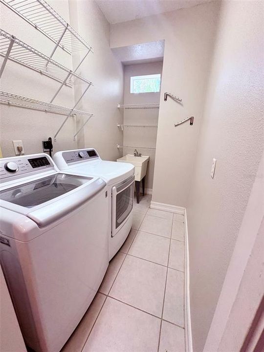 For Rent: $2,900 (3 beds, 2 baths, 2673 Square Feet)