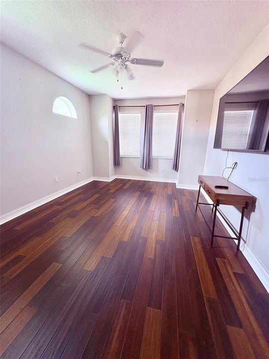 For Rent: $2,900 (3 beds, 2 baths, 2673 Square Feet)