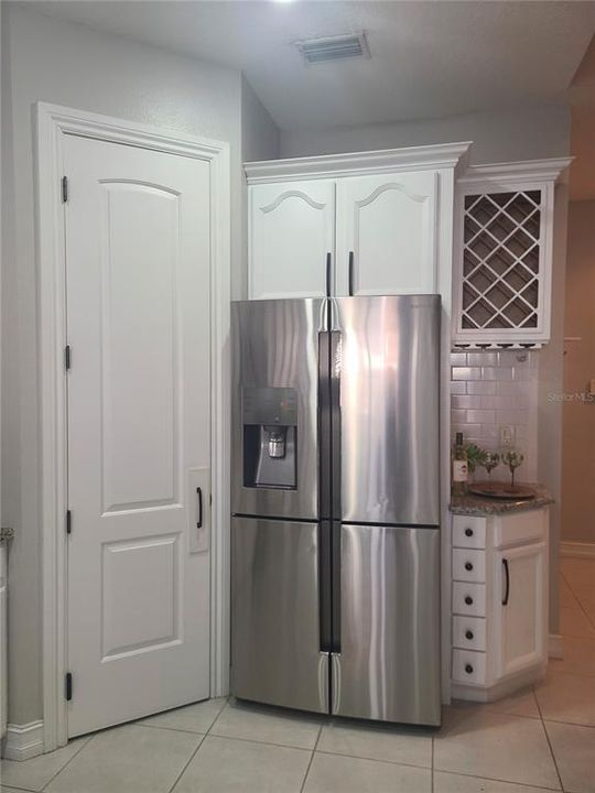 For Rent: $2,900 (3 beds, 2 baths, 2673 Square Feet)