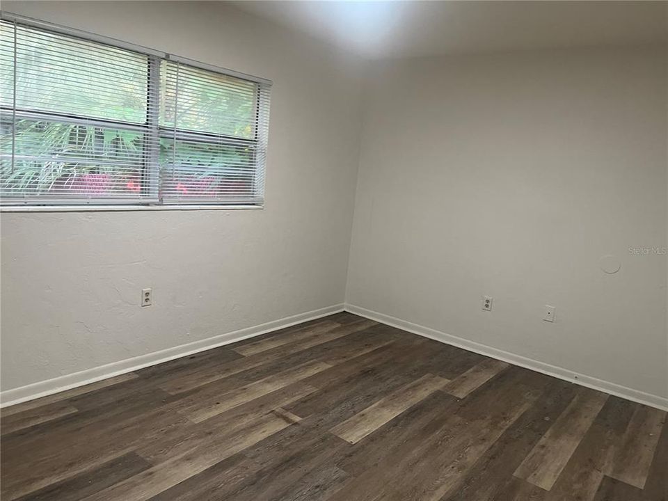 For Rent: $1,300 (2 beds, 1 baths, 900 Square Feet)