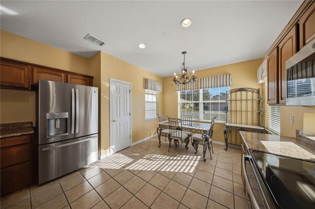 For Sale: $279,450 (2 beds, 2 baths, 1678 Square Feet)
