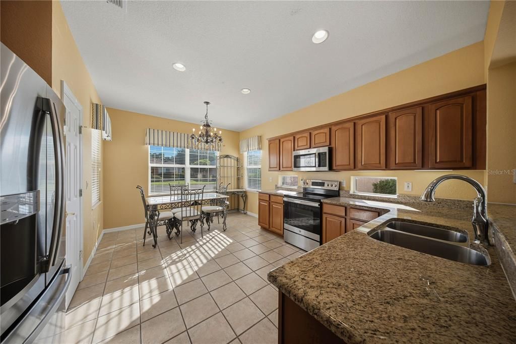 For Sale: $279,450 (2 beds, 2 baths, 1678 Square Feet)