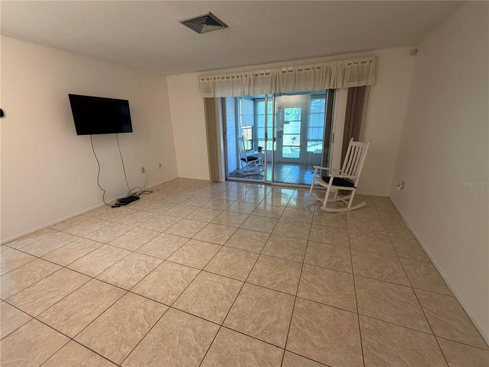 Activo con contrato: $114,000 (2 camas, 1 baños, 810 Pies cuadrados)