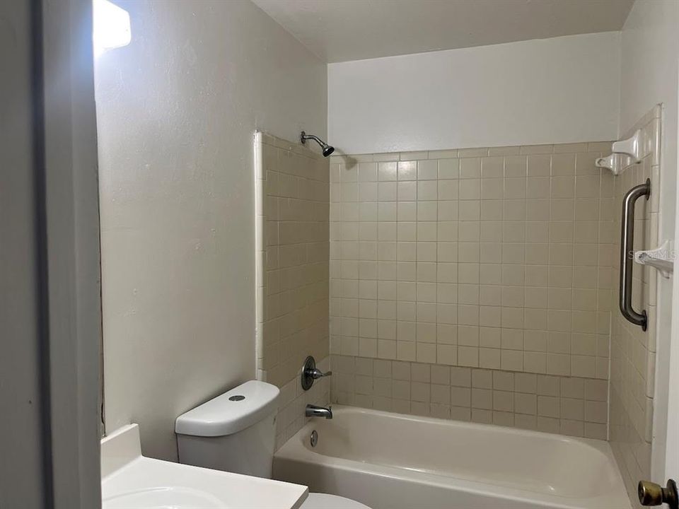 For Rent: $1,200 (2 beds, 1 baths, 837 Square Feet)