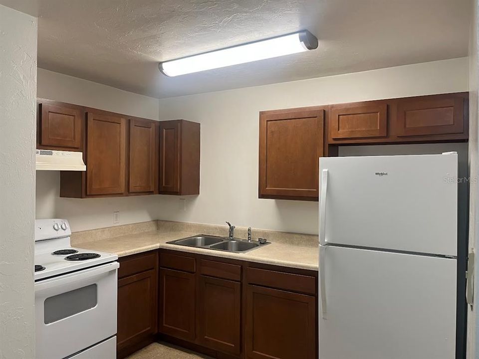 For Rent: $1,200 (2 beds, 1 baths, 837 Square Feet)