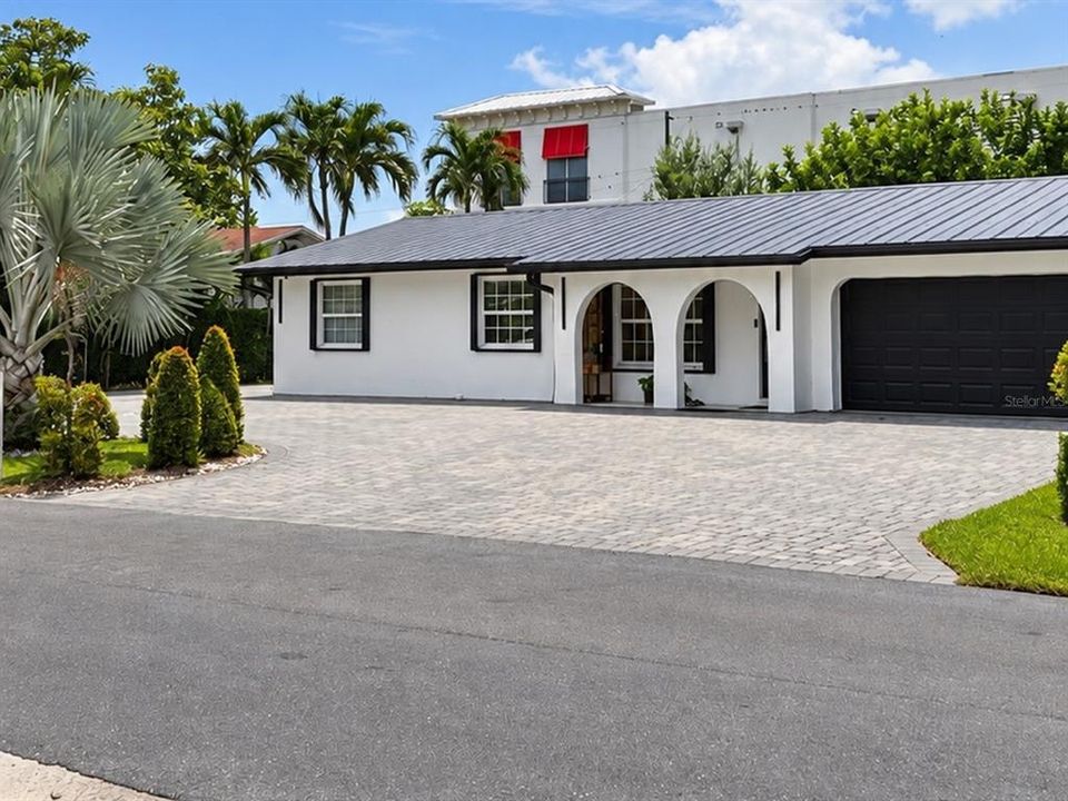 For Sale: $645,000 (3 beds, 2 baths, 1960 Square Feet)