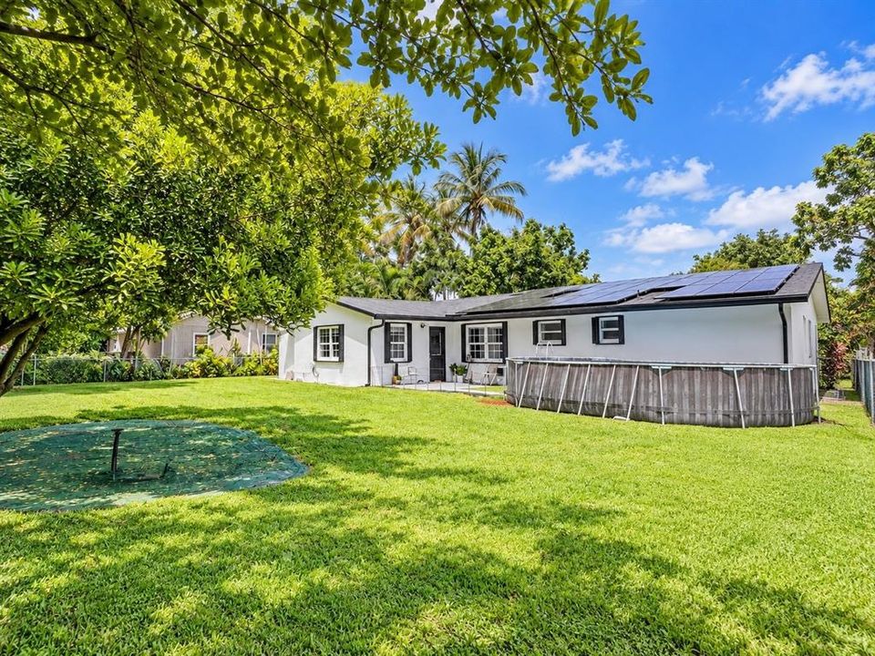 For Sale: $645,000 (3 beds, 2 baths, 1960 Square Feet)