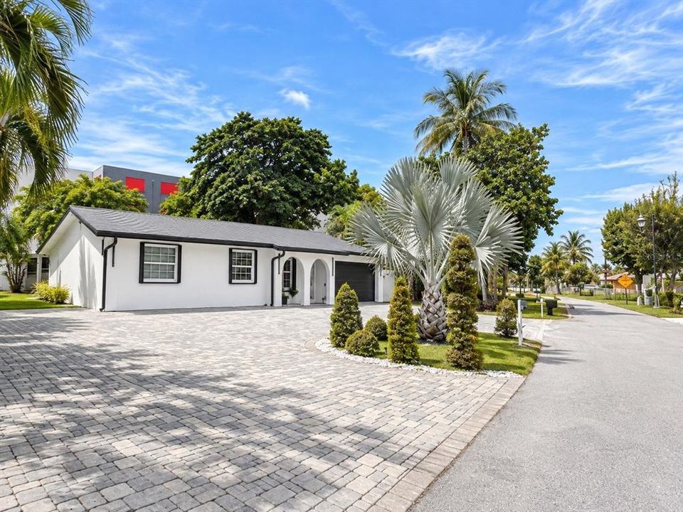 For Sale: $645,000 (3 beds, 2 baths, 1960 Square Feet)