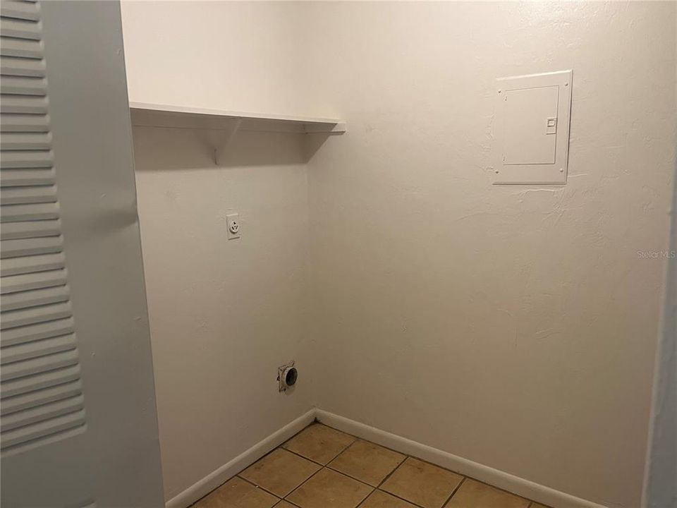 For Rent: $1,200 (2 beds, 1 baths, 900 Square Feet)