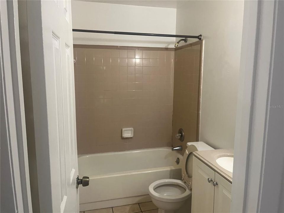 For Rent: $1,200 (2 beds, 1 baths, 900 Square Feet)