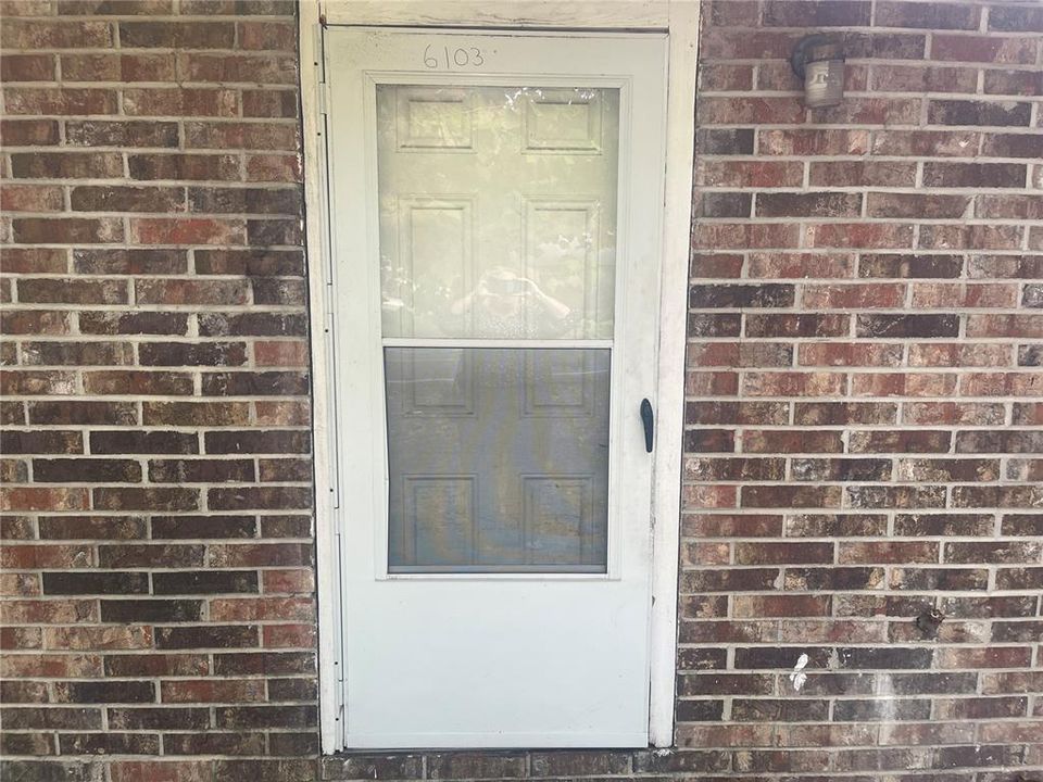 For Rent: $1,200 (2 beds, 1 baths, 900 Square Feet)