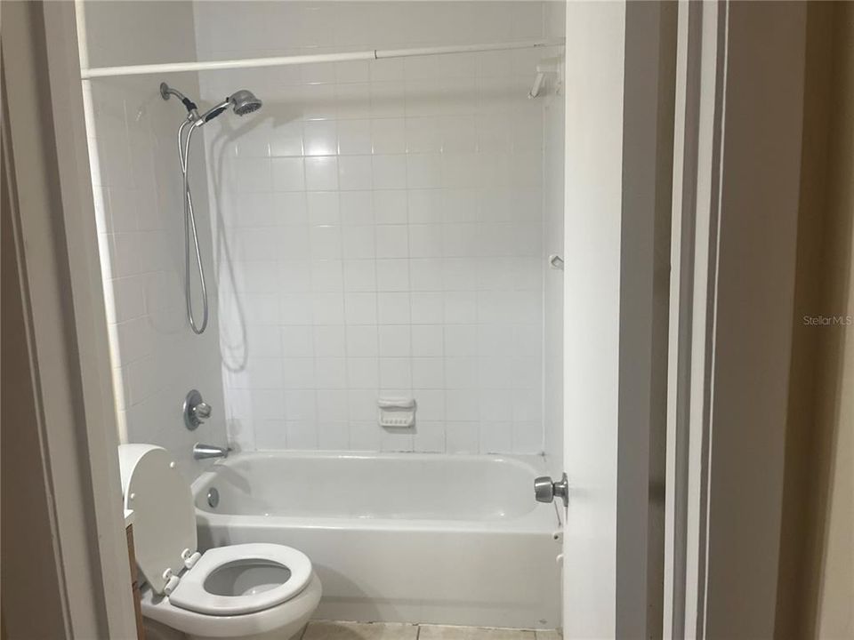 For Rent: $1,200 (2 beds, 1 baths, 900 Square Feet)