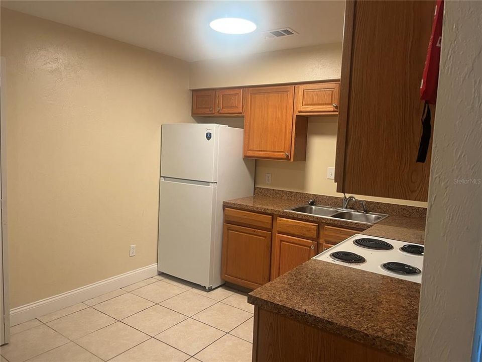 For Rent: $1,200 (2 beds, 1 baths, 900 Square Feet)