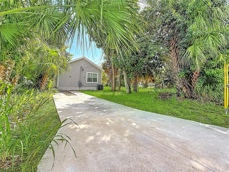 For Rent: $2,900 (3 beds, 2 baths, 1232 Square Feet)
