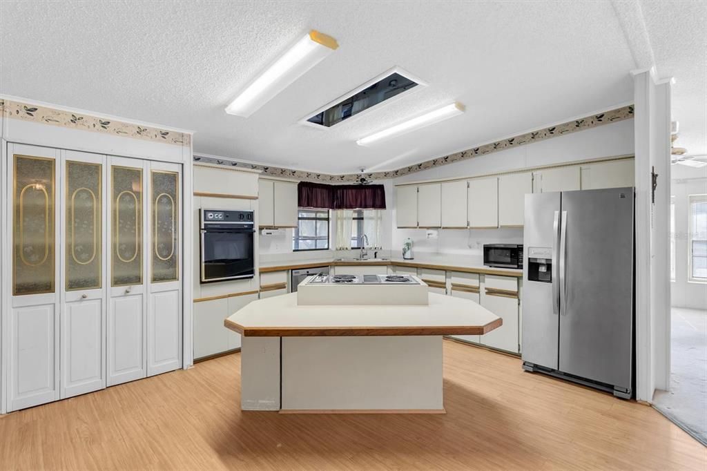 For Sale: $137,000 (2 beds, 2 baths, 1680 Square Feet)