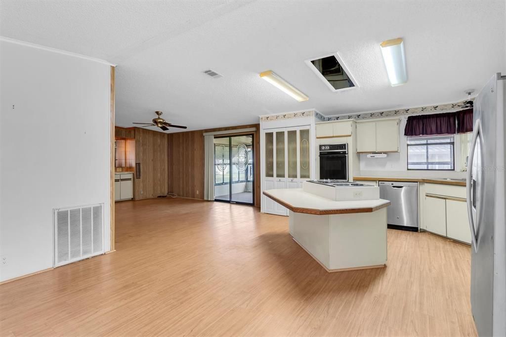 For Sale: $137,000 (2 beds, 2 baths, 1680 Square Feet)