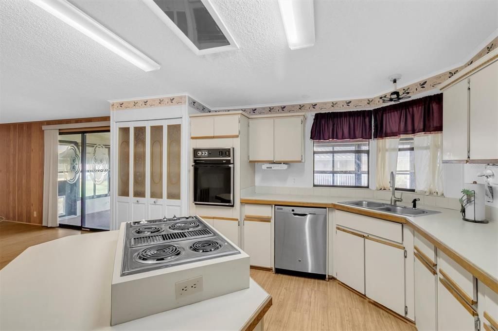 For Sale: $137,000 (2 beds, 2 baths, 1680 Square Feet)