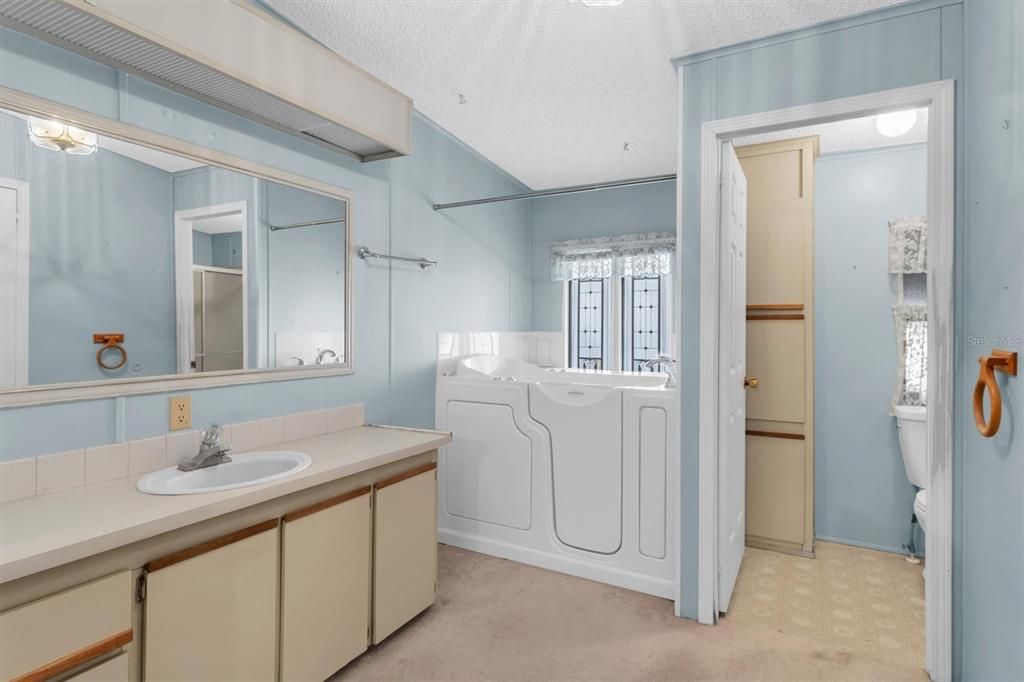 For Sale: $137,000 (2 beds, 2 baths, 1680 Square Feet)