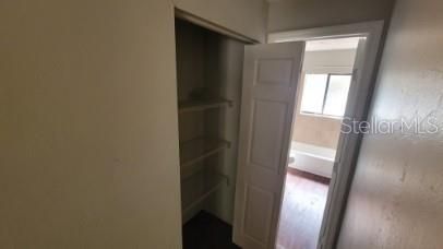 For Rent: $1,200 (2 beds, 1 baths, 1048 Square Feet)