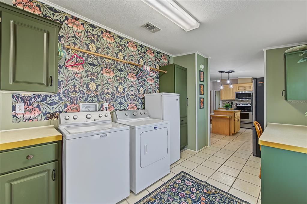 For Sale: $239,000 (3 beds, 2 baths, 1620 Square Feet)